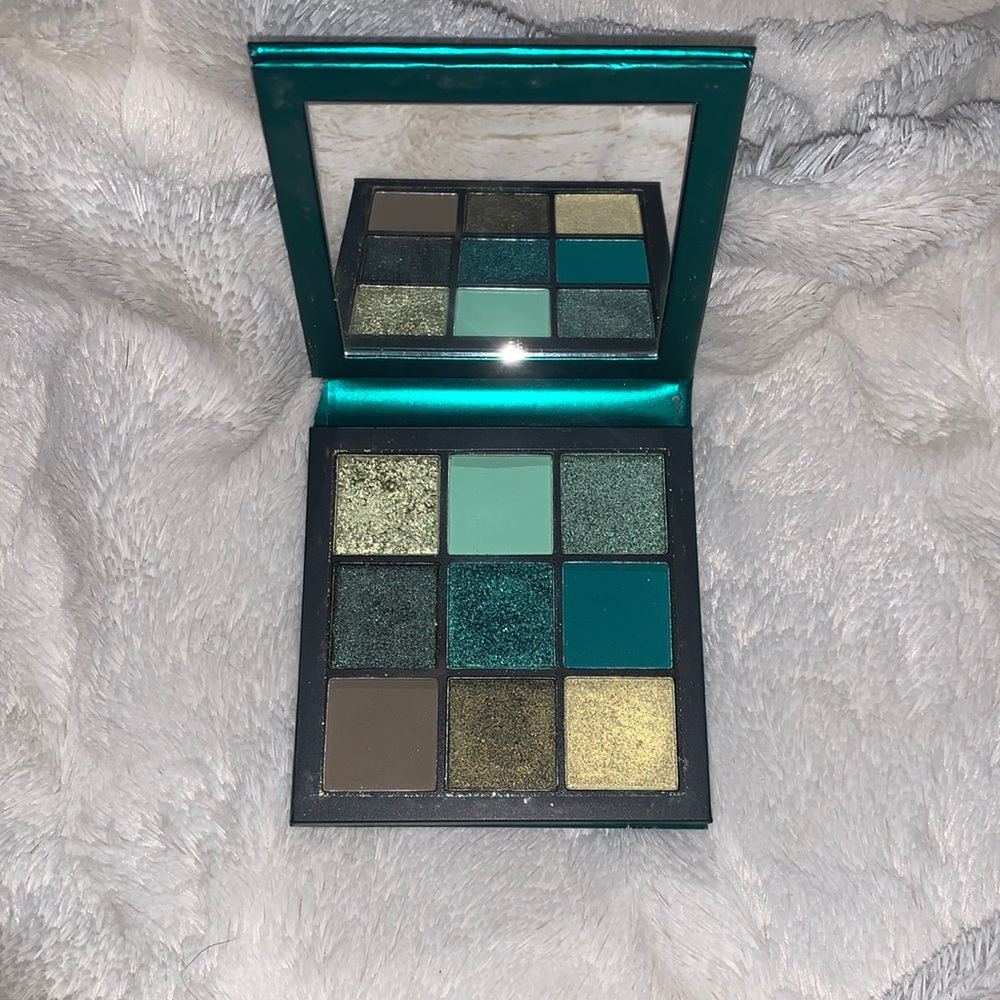 HUDA beauty Emerald Obsessions lightly used